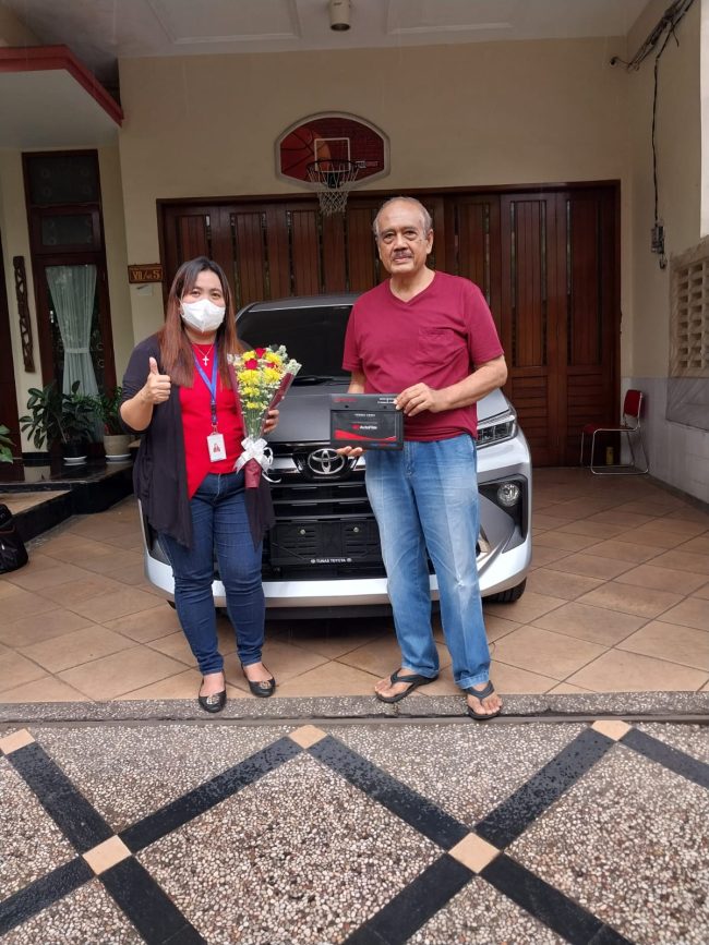 Foto Penyerahan Unit Sales Mobil Toyota Shinta (3)